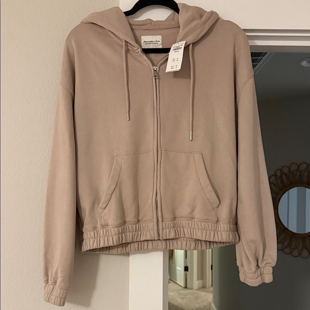 NWT Abercrombie & Fitch Tan Zip-Up Hoodie, women’s medium